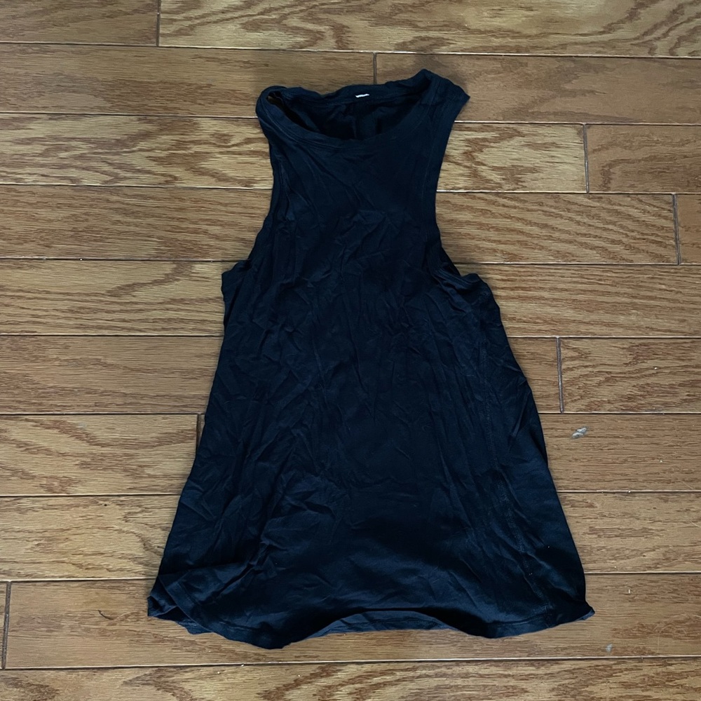 Black lululemon tank with twist detail. Size 4.
